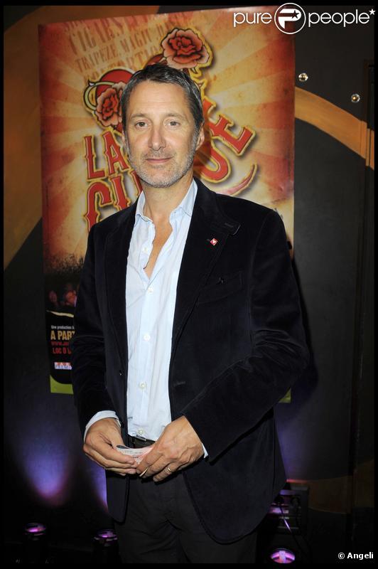 Antoine de Caunes à Bobino pour assister à la générale de La Clique. 05/10/09