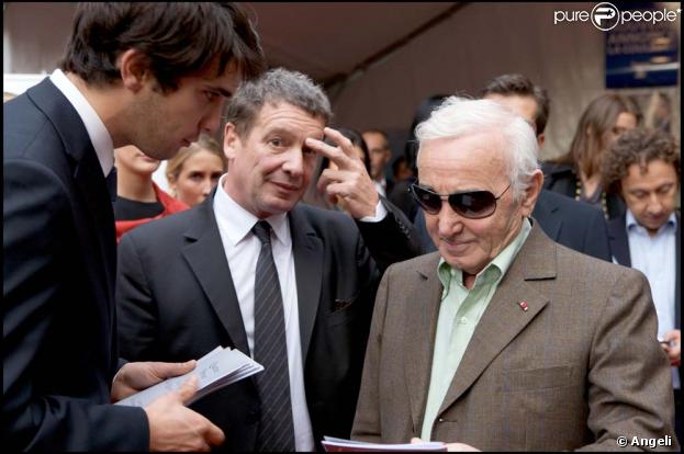 Charlez Aznavour lors de l'ouverture des Trois jours du quartier Drouot. Il est aussi le parrain de la fête des Vendanges de Montmartre, du 7 au 11 octobre.