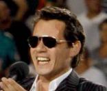 Marc Anthony chante l'hymne national en live à Miami lors d'un match opposant les Miami Dolphins - équipe pour laquelle Marc possède des parts - aux New-York Jets au stade Land Shark le 12 octobre 2009 