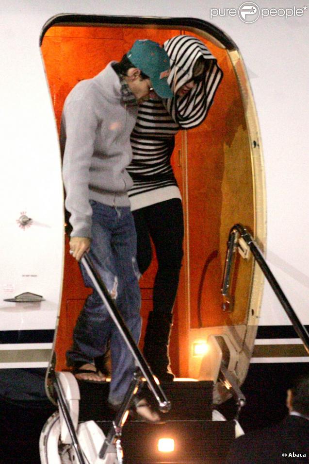Jennifer Lopez et Marc Anthony arrivent à l'aéroport privé de Toluca à Mexico le 26 septembre 2009. Le couple s'est déplacé car Marc Anthony donne un concert au Palacio de los Deportes.  