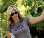 Rod Stewart et Penny Lancaster en compagnie de leur fils dans un parc à Beverly Hills le 26 septembre 2009