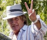 Rod Stewart et Penny Lancaster en compagnie de leur fils dans un parc à Beverly Hills le 26 septembre 2009