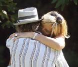 Rod Stewart et Penny Lancaster en compagnie de leur fils dans un parc à Beverly Hills le 26 septembre 2009