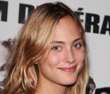 Nora Arnezeder lors de la première de Rose & Noir à Paris le 13 octobre 2009