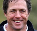 Hugh Grant joue au golf au Kingbarns au Royaume-Unis sous une pluie battante le 29 septembre 2009