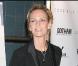 Uma Thurman : Avec sa copine Minnie Driver, c'est smoking noir et plâtre blanc... en accessoire !