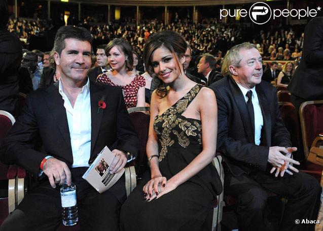 Cheryl Cole entourée de Simon Cowell et Louis Walsh 