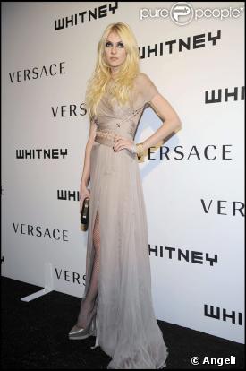 Taylor Momsen lors de la soirée de gala du musée d'art américain Whitney à New York le 19 octobre 2009