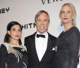 Tommy Hilfiger entouré de sa fille Ally et de sa femme Dee lors de la soirée de gala du musée d'art américain Whitney à New York le 19 octobre 2009