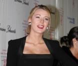 Blake Lively a fait grande impression à l'Angel Ball 2009. Sa courte robe noire lui va à ravir ! 