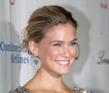 Bar Refaeli est venue soutenir la lutte contre le cancer à l'Angel Ball 2009. 20/10/09