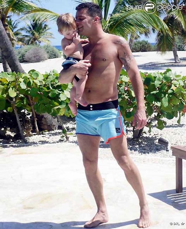 Ricky Martin et l'un de ses jumeaux, Matteo
