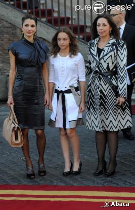 La reine Rania de Jordanie et sa fille la Princesse Iman arrivent au Campidoglio à Rome le 21 octobre 2009