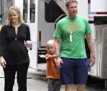 Will Ferrell, sa femme et ses deux enfants, sur le plateau de  The other guys , le 21 octobre à New-York.
