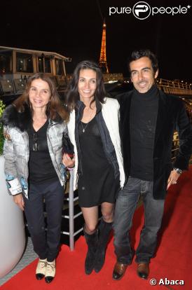 Victoria Abril, Adeline Blondieau et son fiancé Laurent pour les 60 ans des Bateaux-Mouches à Paris (22 octobre 2009)