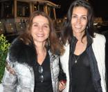 Victoria Abril et Adeline Blondieau pour les 60 ans des Bateaux-Mouches à Paris (22 octobre 2009)