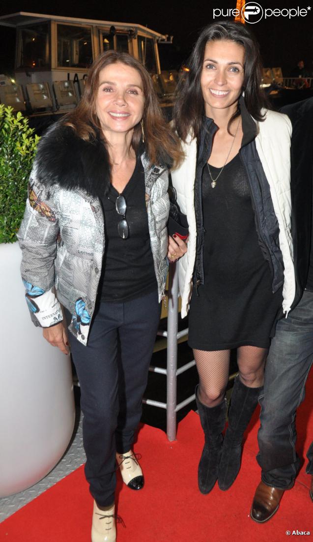 Victoria Abril et Adeline Blondieau pour les 60 ans des Bateaux-Mouches à Paris (22 octobre 2009)