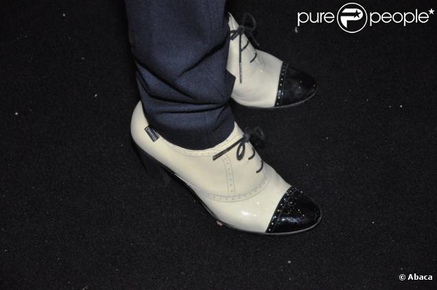 Les jolies chaussures de Victoria Abril pour les 60 ans des Bateaux-Mouches à Paris (22 octobre 2009)