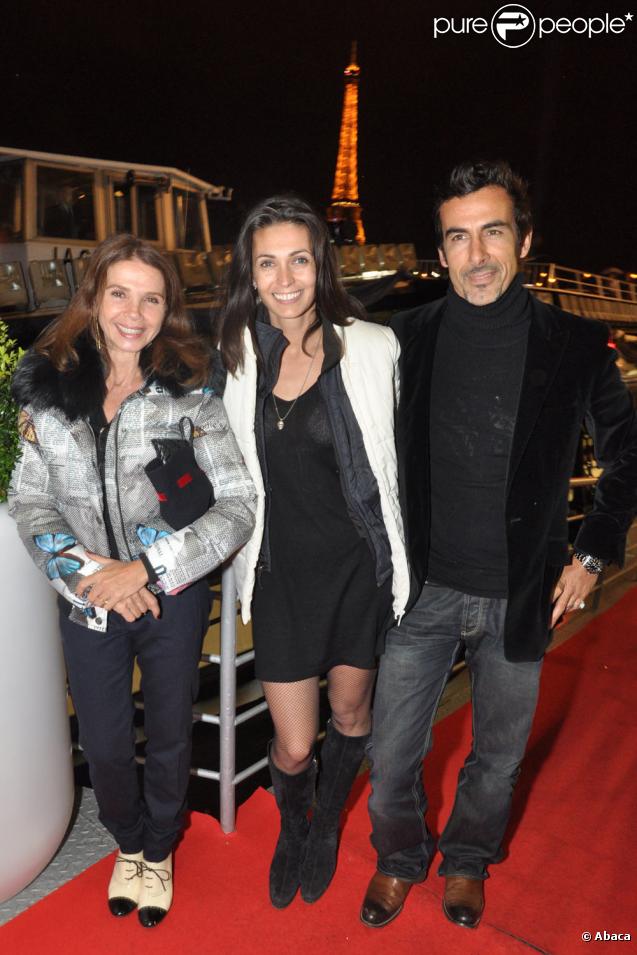 Victoria Abril, Adeline Blondieau et son fiancé Laurent pour les 60 ans des Bateaux-Mouches à Paris (22 octobre 2009)