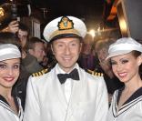 Stéphane Bern et ses Bernettes pour les 60 ans des Bateaux-Mouches à Paris (22 octobre 2009)