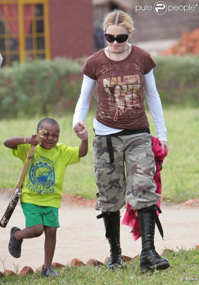 Madonna au Malawi en mars 2009 avec son fils David.