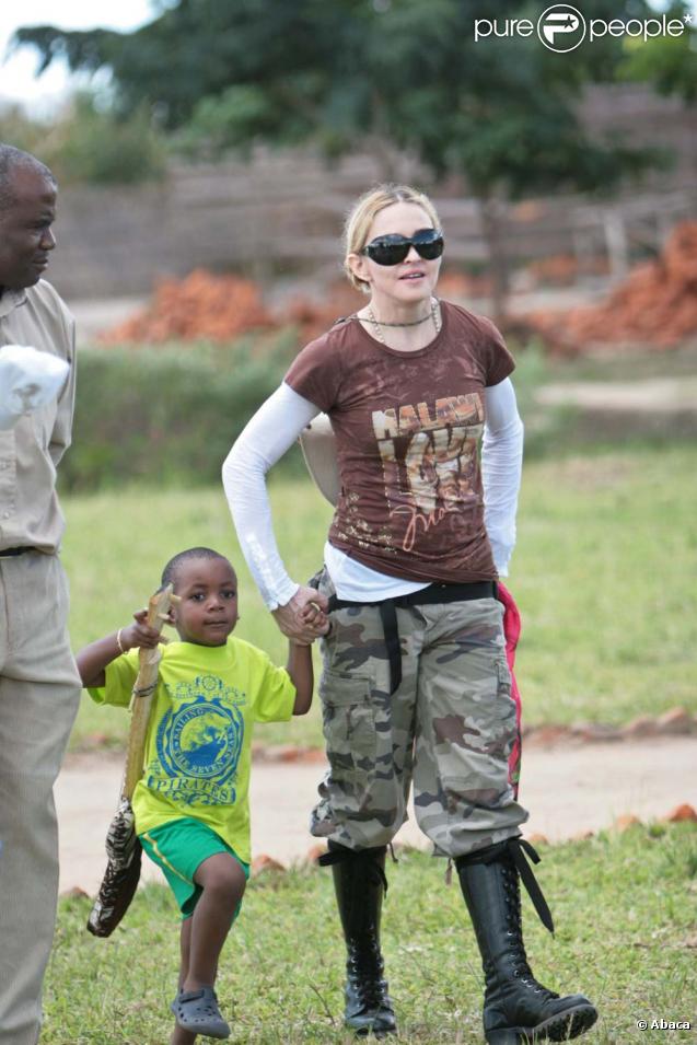 Madonna au Malawi en mars 2009 avec son fils David.