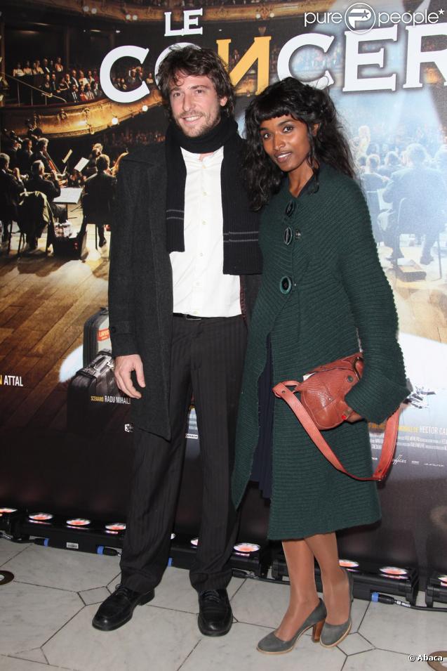 Sara Martins et son compagnon lors de la projection en avant-première du film Le Concert. Théâtre du Châtelet, le 23/10/09