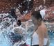 Ugly Betty : America Ferrera et Becki Newton se baignent aux Bahamas...  mais elles n'ont pas de maillots de bain !