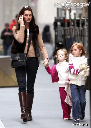 Brooke Shields et ses filles à New York, le 25 octobre 2009