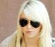 Taylor Momsen : Elle gratte sa guitare entre les prises de vue ! Pas de temps mort !