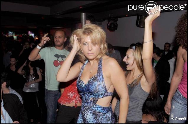 Et tu danses, danses, danses, sur la piste de danse...!  Cindy a mis le feu de sa présence au  Six Seven  !