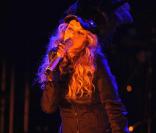 Paulina Rubio : très sexy en concert privée à Miami, le 30 octobre 2009.