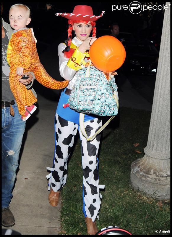 Gwen Stefani, Zuma pour Halloween (Los Angeles 31 octobre 2009)