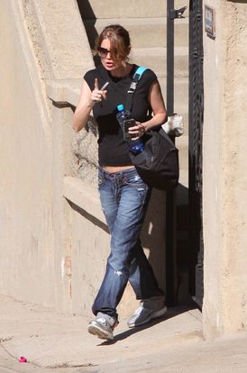 Ellen Pompeo sort de chez elle à Los Angeles le 2 novembre 2009. Côté look, c'est pas vraiment ça...