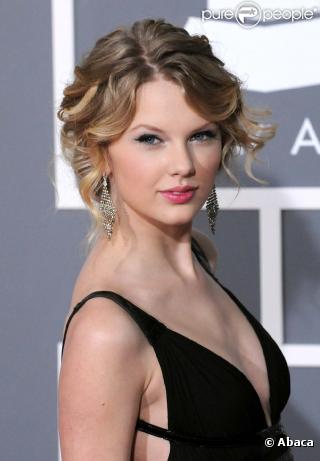 Taylor Swift défend les couleurs de Band Hero, novembre 2009