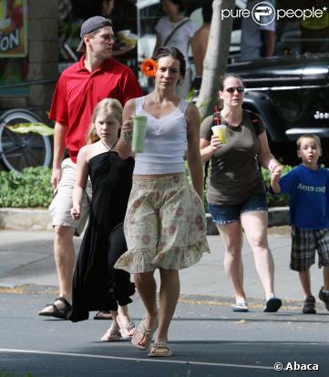 Evangeline Lilly dans les rues de Hawaï
