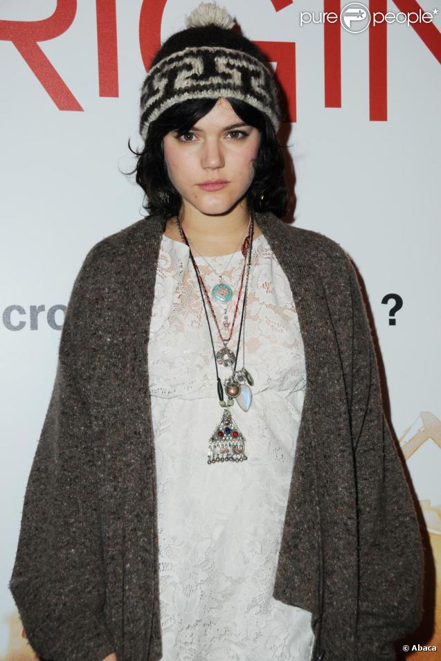 La chanteuse Soko à la Première de à l'Origine à Paris le 5/11/09