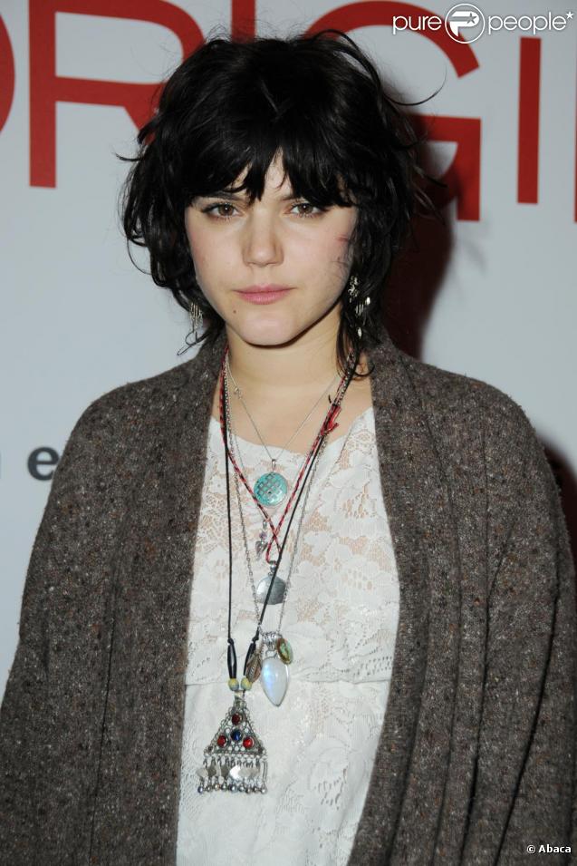 La chanteuse Soko à la Première de à l'Origine à Paris le 5/11/09