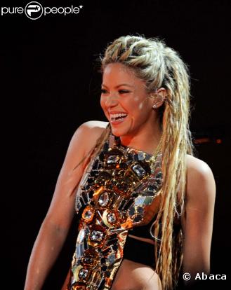 Shakira s'est essayée aux dreadlocks pour sa performance sur  Did it again , hier soir.