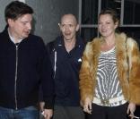 Kate Moss, vêtue de fourrure à la sortie d'un café londonien : la PETA va-t-elle grogner ?