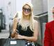 Paris Hilton et sa soeur Nicky font du shopping jusqu'à plus soif