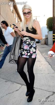 Paris Hilton et sa soeur Nicky font du shopping jusqu'à plus soif