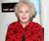 Doris Roberts lors des 38e Peace over Violence Humanitarian Awards
