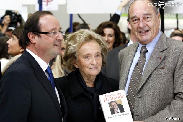 Jacques Chirac a dédicacé des centaines d'exemplaires du premier tome de ses mémoires à la Foire du Livre de Brive, soutenu par sa femme et sa fille, et a partagé l'affiche avec François Hollande