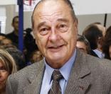 Jacques Chirac a dédicacé des centaines d'exemplaires du premier tome de ses mémoires à la Foire du Livre de Brive, soutenu par sa femme et sa fille, et a partagé l'affiche avec François Hollande