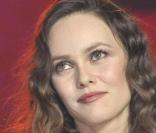 Vanessa Paradis ne participera pas à  Voyage en terre inconnue  !