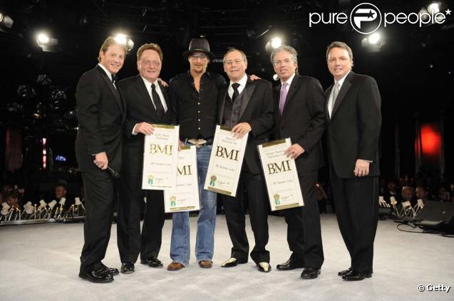 Kid Rock (au centre avec un chapeau) à la 57e cérémonie des BMI Country Awards, à Nashville le 10 novembre 2009.