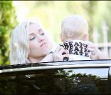 Gwen Stefani rend visite à son ex-boyfriend Kanal, et offre par la même occasion une petite sortie à son adorable Zuma, 15 mois.