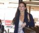 Jennifer Love Hewitt et son amoureux l'acteur Jamie Kennedy s'envolent en week end... A l'aéroport de Burbank, ils apparaissent so in love !