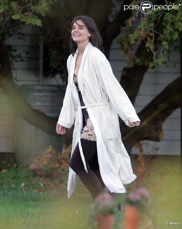 Katie Holmes sur le tournage de  The Romantics , le 16 novembre 2009 !